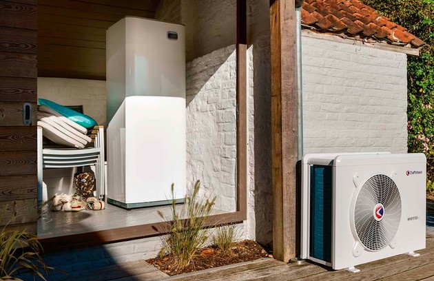 Pompe à chaleur air/eau installée au Luc : unité extérieure et module intérieur dans une villa